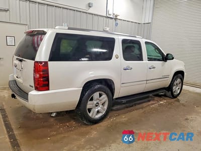 Trzecie zdjęcie samochodu z tyłu: 2010 CHEVROLET SUBURBAN K1500 LTZ VIN:1GNUKKE36AR268050 - miniatura