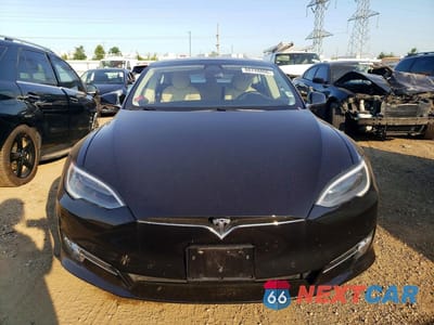 Piąte zdjęcie samochodu w środku: 2017 TESLA MODEL S VIN:5YJSA1E24HF190498 - miniatura