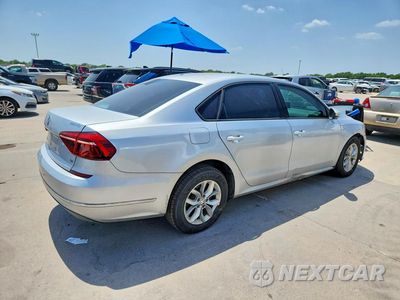 Trzecie zdjęcie samochodu z tyłu: 2018 VOLKSWAGEN PASSAT S VIN:1VWAA7A37JC017944 - miniatura