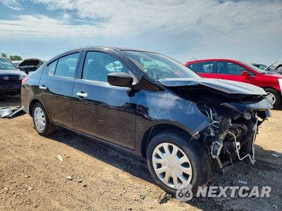 Czwarte zdjęcie samochodu z boku: 2018 NISSAN VERSA SV VIN:3N1CN7AP7JL852078 - miniatura