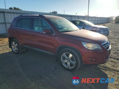 Czwarte zdjęcie samochodu z boku: 2010 VOLKSWAGEN TIGUAN S VIN:WVGAV7AX4AW002306 - miniatura