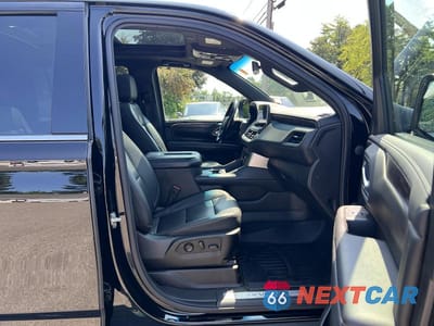 Piąte zdjęcie samochodu w środku: 2022 CHEVROLET SUBURBAN K1500 LT VIN:1GNSKCKD3NR125511 - miniatura