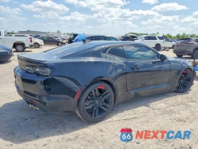 Trzecie zdjęcie samochodu z tyłu: 2022 CHEVROLET CAMARO LT1 VIN:1G1FF1R78N0105500 - miniatura