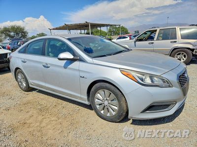 Czwarte zdjęcie samochodu z boku: 2016 HYUNDAI SONATA HYBRID SE VIN:KMHE24L11GA040275 - miniatura