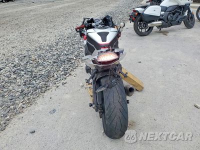 Czwarte zdjęcie samochodu z boku: 2017 HONDA CBR1000 RR VIN:JH2SC7705HK000288 - miniatura