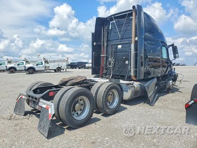 Trzecie zdjęcie samochodu z tyłu: 2020 VOLVO VNL (4) - SEMI TRUCK VIN:4V4NC9TJ1LN253779 - miniatura