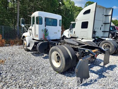 Trzecie zdjęcie samochodu z tyłu: 2016 KENWORTH T370 SEMI TRUCK VIN:2XKHAJ8X6GM497192 - miniatura