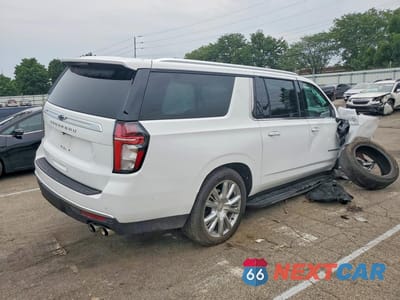 Trzecie zdjęcie samochodu z tyłu: 2021 CHEVROLET SUBURBAN K1500 HIGH COUNTRY VIN:1GNSKGKL4MR403359 - miniatura