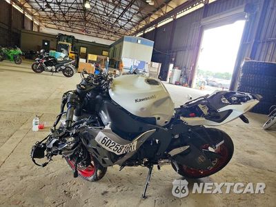 Trzecie zdjęcie samochodu z tyłu: 2025 KAWASAKI ZX636 K VIN:JKBZXJJ13SA031178 - miniatura