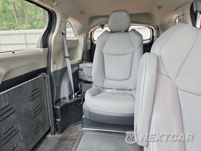 Zdjęcie 10 z 13 samochodu: 2022 TOYOTA SIENNA XLE VIN:5TDJRKEC6NS112881 - miniatura