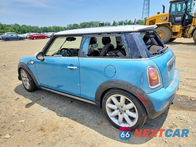 Drugie zdjęcie samochodu z przodu: 2010 MINI COOPER VIN:WMWMF3C51ATZ22704 - miniatura