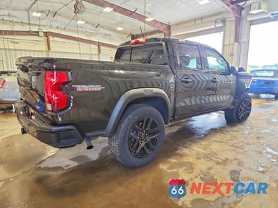 Trzecie zdjęcie samochodu z tyłu: 2024 CHEVROLET COLORADO TRAIL BOSS VIN:1GCPTEEK6R1245924 - miniatura