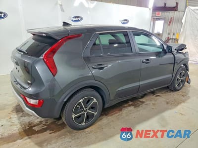 Trzecie zdjęcie samochodu z tyłu: 2026 KIA NIRO LX VIN:KNDCP3LE8T5357192 - miniatura