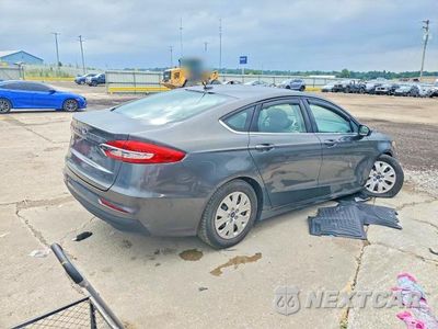 Trzecie zdjęcie samochodu z tyłu: 2019 FORD FUSION S VIN:3FA6P0G72KR282269 - miniatura