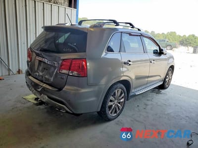 Trzecie zdjęcie samochodu z tyłu: 2012 KIA SORENTO SX VIN:5XYKW4A2XCG303185 - miniatura