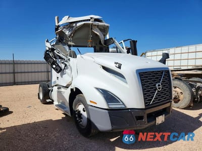 Czwarte zdjęcie samochodu z boku: 2022 VOLVO VNL SEMI TRUCK VIN:4V4N39THXNN298347 - miniatura