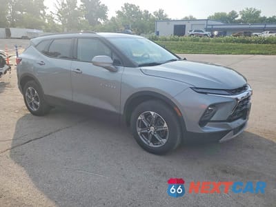 Czwarte zdjęcie samochodu z boku: 2024 CHEVROLET BLAZER 2LT VIN:3GNKBCR49RS166556 - miniatura