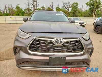 Piąte zdjęcie samochodu w środku: 2023 TOYOTA HIGHLANDER HYBRID PLATINUM VIN:5TDEBRCH8PS114471 - miniatura