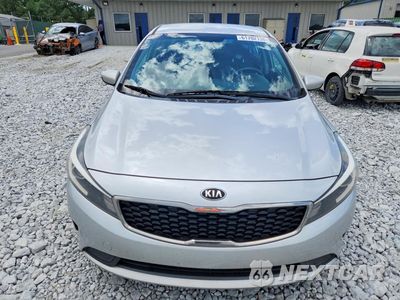 Piąte zdjęcie samochodu w środku: 2017 KIA FORTE LX VIN:3KPFK4A76HE016231 - miniatura