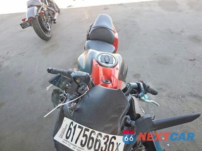 Piąte zdjęcie samochodu w środku: 2022 KAWASAKI EX650 M VIN:ML5EXEM10NDA49438 - miniatura