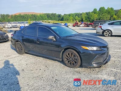 Czwarte zdjęcie samochodu z boku: 2021 TOYOTA CAMRY LE VIN:4T1C11AK6MU404852 - miniatura