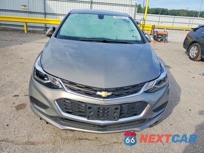 Piąte zdjęcie samochodu w środku: 2017 CHEVROLET CRUZE LT VIN:3G1BE6SM8HS552825 - miniatura