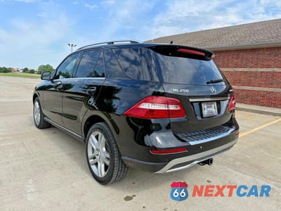 Trzecie zdjęcie samochodu z tyłu: 2015 MERCEDES-BENZ ML 250 BLUETEC VIN:4JGDA0EB1FA503026 - miniatura