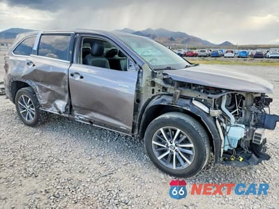 Czwarte zdjęcie samochodu z boku: 2018 TOYOTA HIGHLANDER HYBRID XLE VIN:5TDJGRFH3JS048477 - miniatura