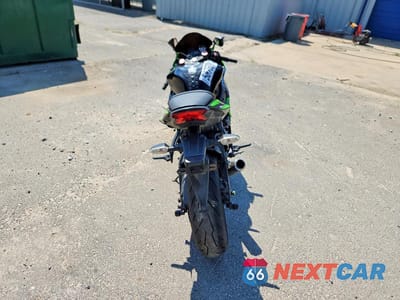 Czwarte zdjęcie samochodu z boku: 2016 KAWASAKI ZX636 E VIN:JKBZXJE13GA020960 - miniatura
