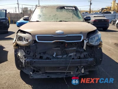 Piąte zdjęcie samochodu w środku: 2018 KIA SOUL EV EV-E VIN:KNDJX3AE7J7032271 - miniatura
