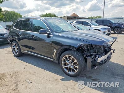 Czwarte zdjęcie samochodu z boku: 2025 BMW X5 XDRIVE40I VIN:5UX23EU07S9W27833 - miniatura