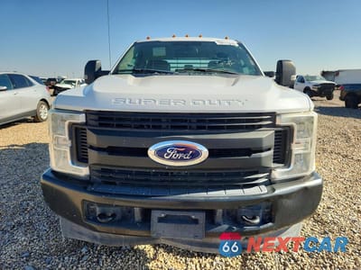 Piąte zdjęcie samochodu w środku: 2019 FORD F350 SUPER DUTY VIN:1FD8W3HT9KED42467 - miniatura