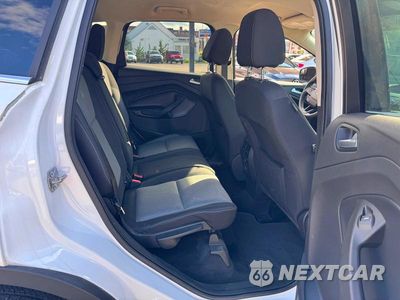 Zdjęcie 6 z 10 samochodu: 2017 FORD ESCAPE SE VIN:1FMCU9GD8HUC04625 - miniatura