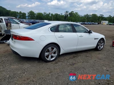 Trzecie zdjęcie samochodu z tyłu: 2017 JAGUAR XF VIN:SAJBR4BN2HCY42624 - miniatura