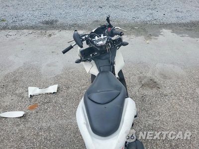 Zdjęcie 6 z 10 samochodu: 2011 HONDA PCX VIN:MLHJF2806B5002177 - miniatura