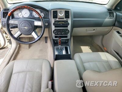 Zdjęcie 8 z 12 samochodu: 2005 CHRYSLER 300C VIN:2C3JA63H25H609300 - miniatura