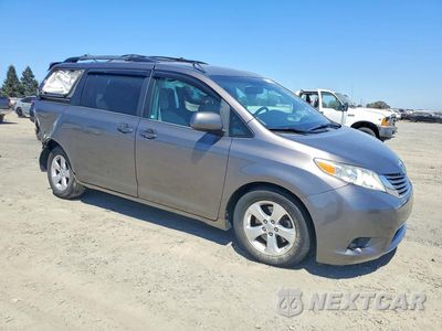 Czwarte zdjęcie samochodu z boku: 2016 TOYOTA SIENNA LE VIN:5TDKK3DCXGS746603 - miniatura