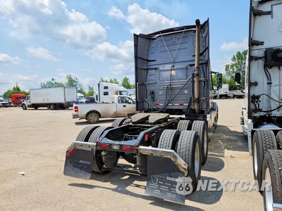 Trzecie zdjęcie samochodu z tyłu: 2015 VOLVO VNL SEMI TRUCK VIN:4V4NC9EH9FN922251 - miniatura