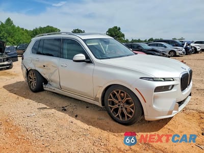 Czwarte zdjęcie samochodu z boku: 2023 BMW X7 XDRIVE40I VIN:5UX23EM02P9N95347 - miniatura