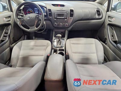 Zdjęcie 8 z 12 samochodu: 2017 KIA FORTE LX VIN:3KPFK4A73HE047808 - miniatura