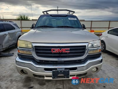 Piąte zdjęcie samochodu w środku: 2005 GMC SIERRA K2500 HEAVY DUTY VIN:1GTHK29205E140119 - miniatura