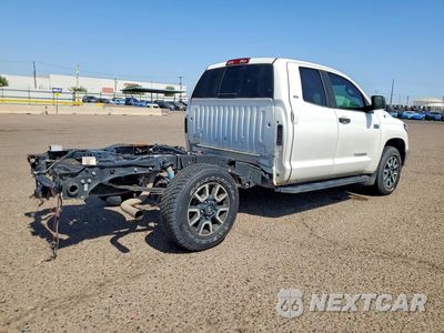 Trzecie zdjęcie samochodu z tyłu: 2019 TOYOTA TUNDRA SR5 VIN:5TFUY5F15KX798223 - miniatura