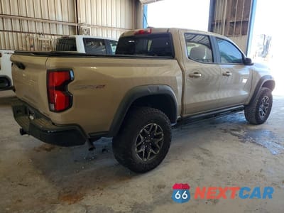 Trzecie zdjęcie samochodu z tyłu: 2024 CHEVROLET COLORADO ZR2 VIN:1GCPTFEK8R1204412 - miniatura