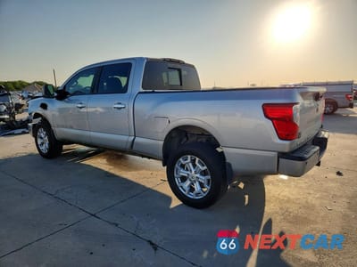 Drugie zdjęcie samochodu z przodu: 2017 NISSAN TITAN XD SV VIN:1N6AA1F23HN550045 - miniatura