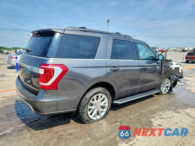 Trzecie zdjęcie samochodu z tyłu: 2021 FORD EXPEDITION XLT VIN:1FMJU1HT4MEA03520 - miniatura