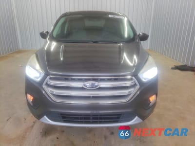 Piąte zdjęcie samochodu w środku: 2017 FORD ESCAPE SE VIN:1FMCU0GD2HUA74563 - miniatura