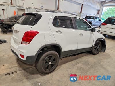 Trzecie zdjęcie samochodu z tyłu: 2019 CHEVROLET TRAX 1LT VIN:KL7CJPSB7KB772873 - miniatura
