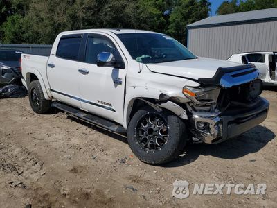 Czwarte zdjęcie samochodu z boku: 2018 TOYOTA TUNDRA CREWMAX LIMITED VIN:5TFHW5F13JX693816 - miniatura