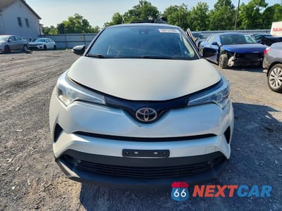 Piąte zdjęcie samochodu w środku: 2019 TOYOTA C-HR XLE VIN:NMTKHMBX0KR080840 - miniatura