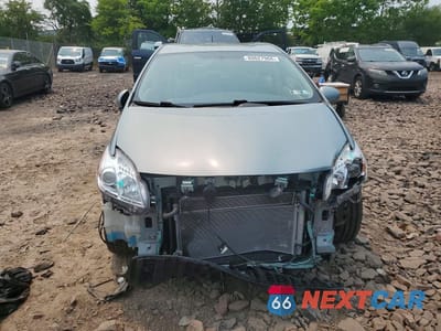 Piąte zdjęcie samochodu w środku: 2015 TOYOTA PRIUS THREE VIN:JTDKN3DU3F1982909 - miniatura